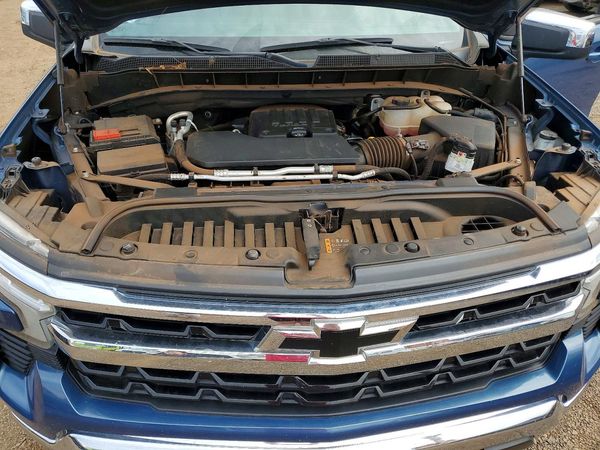 2024 CHEVROLET SILVERADO LT — Engine bay