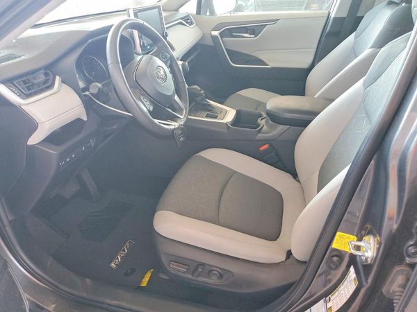 2022 TOYOTA RAV4 XLE