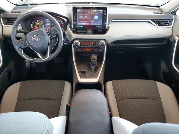 2022 TOYOTA RAV4 XLE