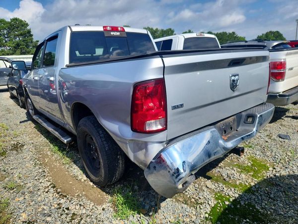 2013 RAM 1500 SLT CREW CAB 4X2