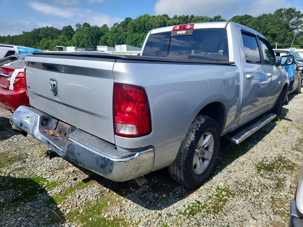 2013 RAM 1500 SLT CREW CAB 4X2