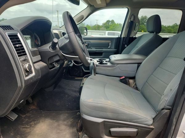 2013 RAM 1500 SLT CREW CAB 4X2