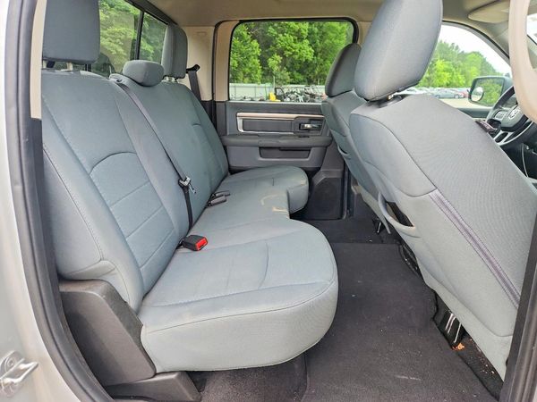 2013 RAM 1500 SLT CREW CAB 4X2