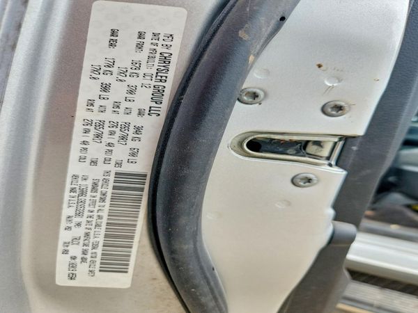 2013 RAM 1500 SLT CREW CAB 4X2