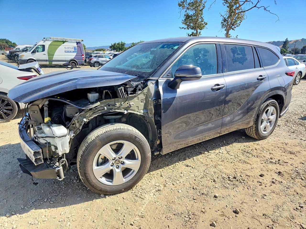 2022 TOYOTA HIGHLANDER LE