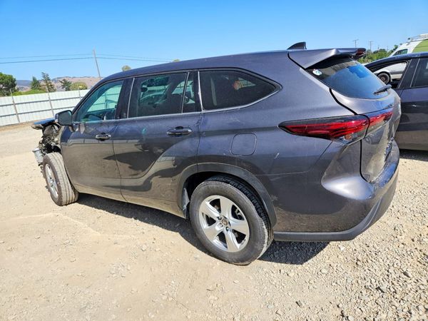 2022 TOYOTA HIGHLANDER LE