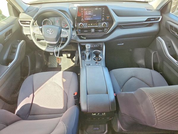 2022 TOYOTA HIGHLANDER LE