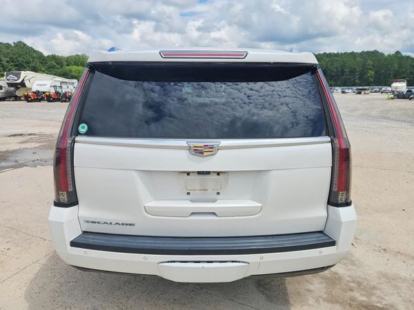 2017 CADILLAC ESCALADE ESV Luxury
