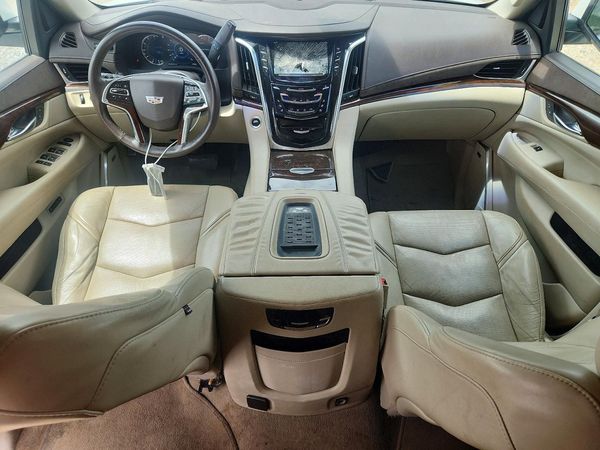 2017 CADILLAC ESCALADE ESV Luxury