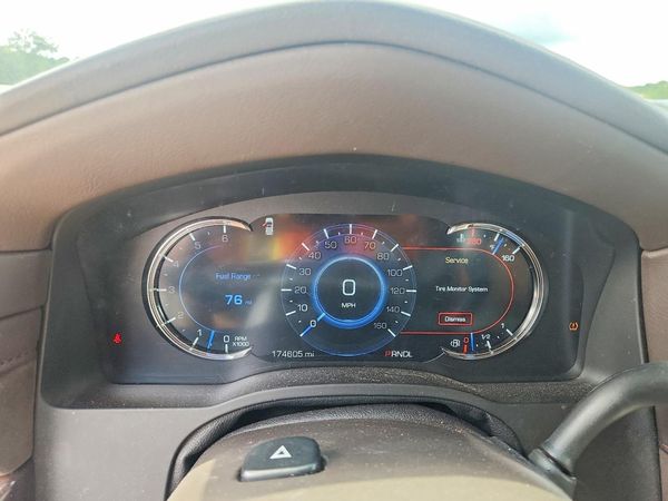 2017 CADILLAC ESCALADE ESV Luxury