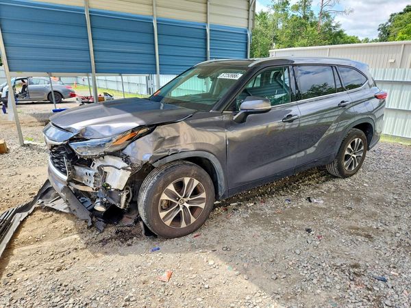 2022 TOYOTA HIGHLANDER XLE