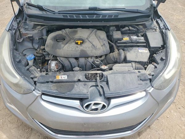 2014 HYUNDAI ELANTRA GLS (Middle)