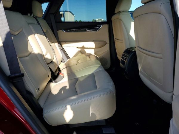 2017 CADILLAC XT5 Base