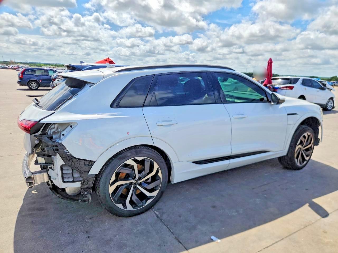 2024 AUDI Q8 E-TRON quattro Premium Plus