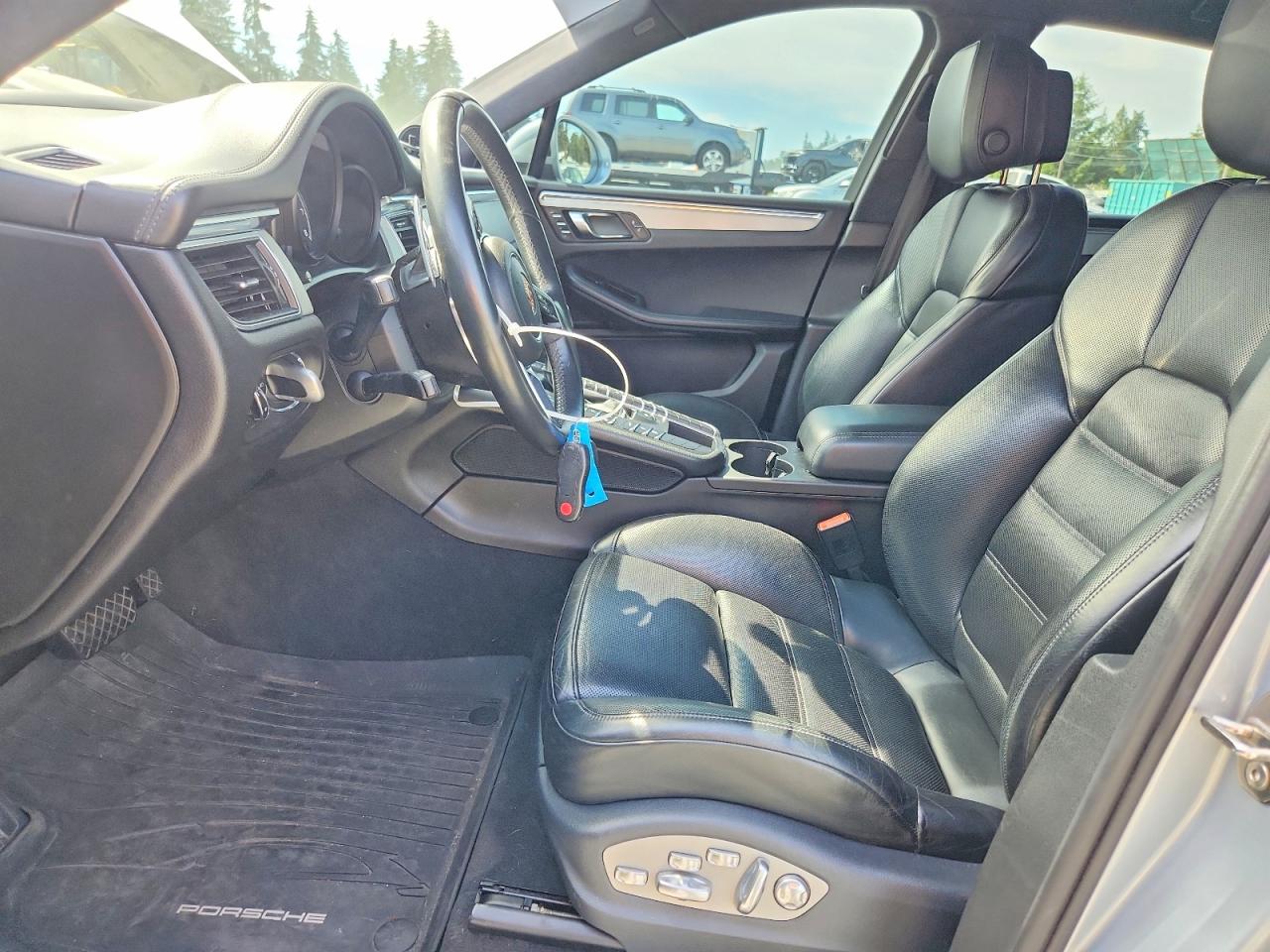 2015 PORSCHE MACAN