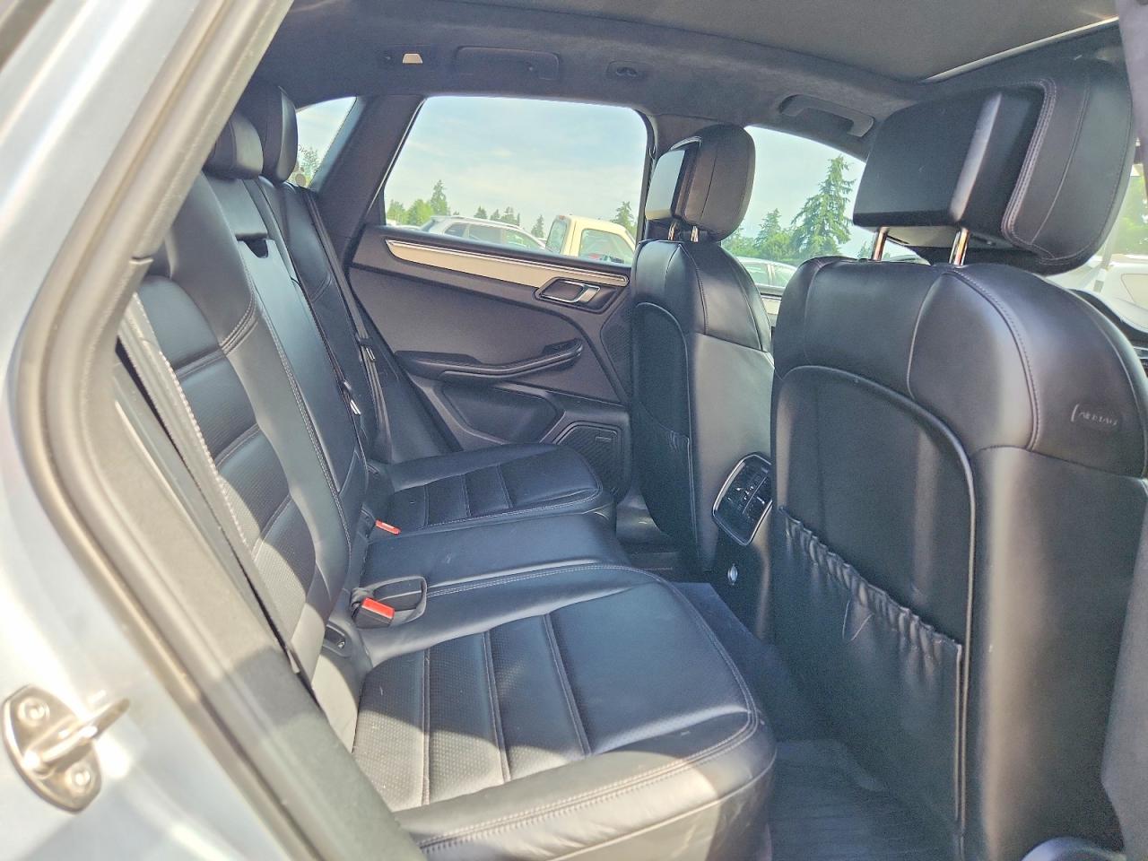 2015 PORSCHE MACAN