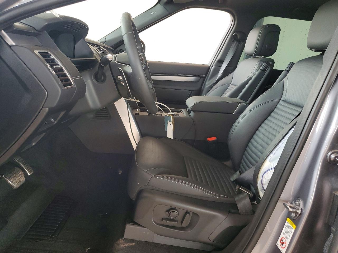 2025 LAND ROVER DISCOVERY P300 Dyanmic SE