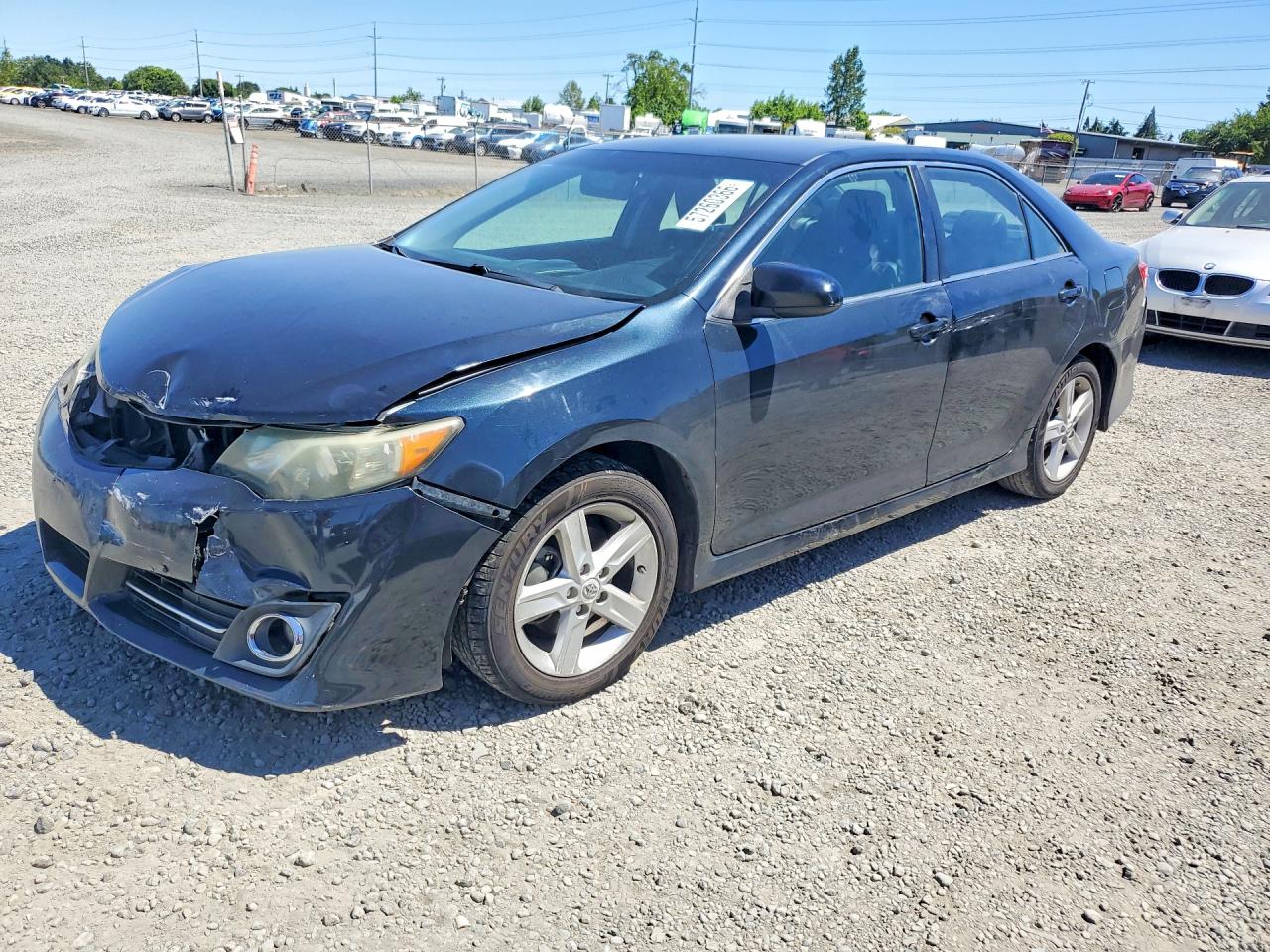 2013 TOYOTA CAMRY — Front 3/4