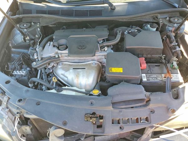 2013 TOYOTA CAMRY — Engine bay