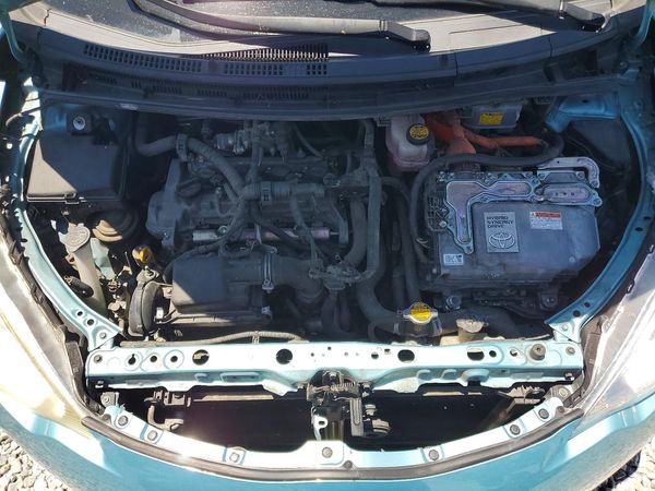 2012 TOYOTA PRIUS — Engine bay