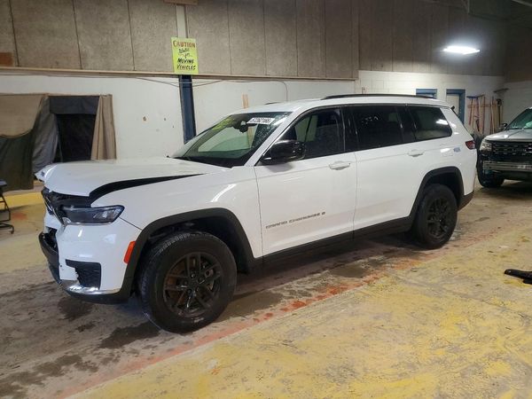2023 JEEP GRAND CHEROKEE Laredo, Altitude