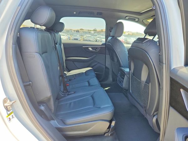 2025 AUDI Q7 quattro Premium Plus