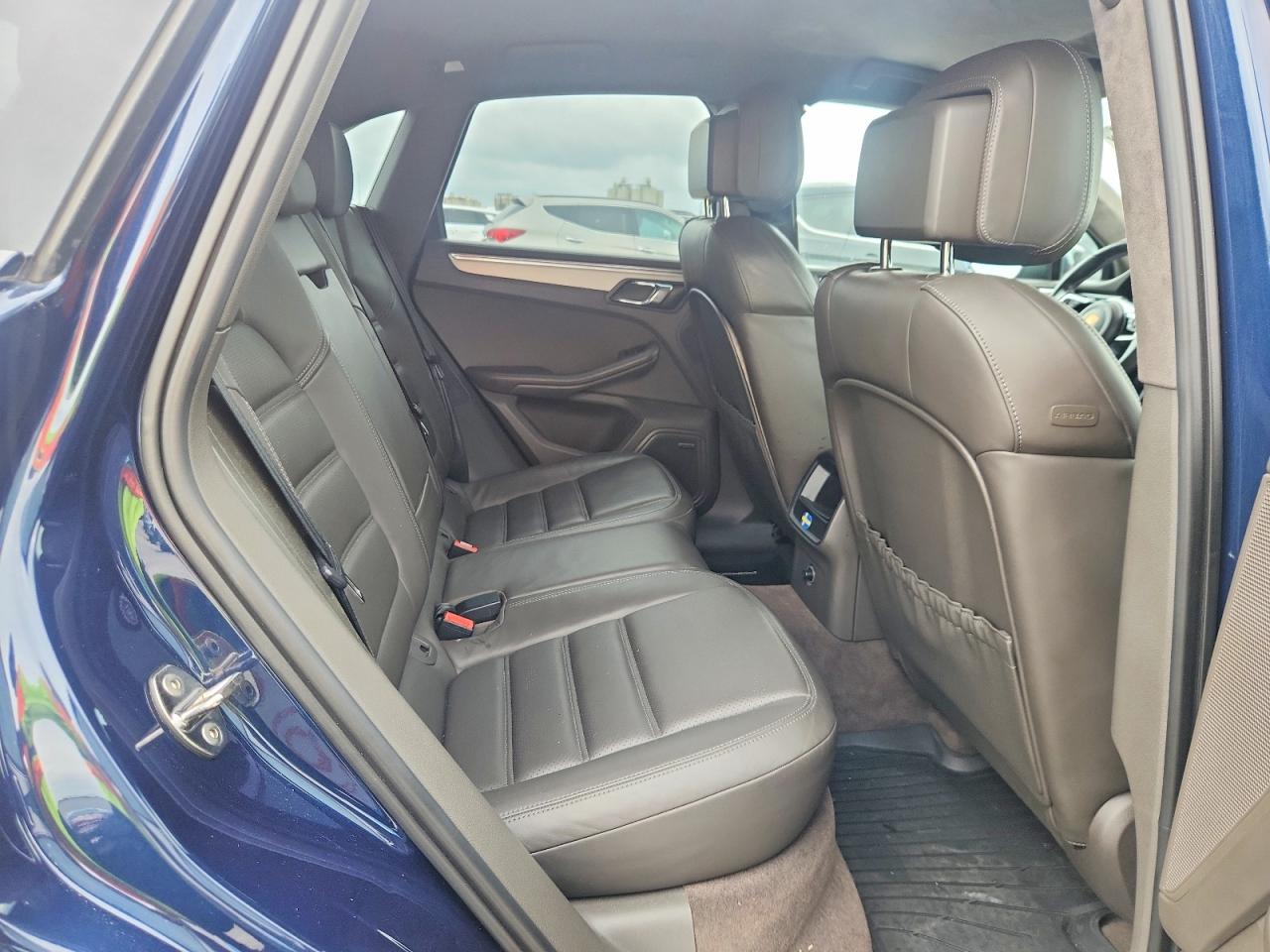 2015 PORSCHE MACAN