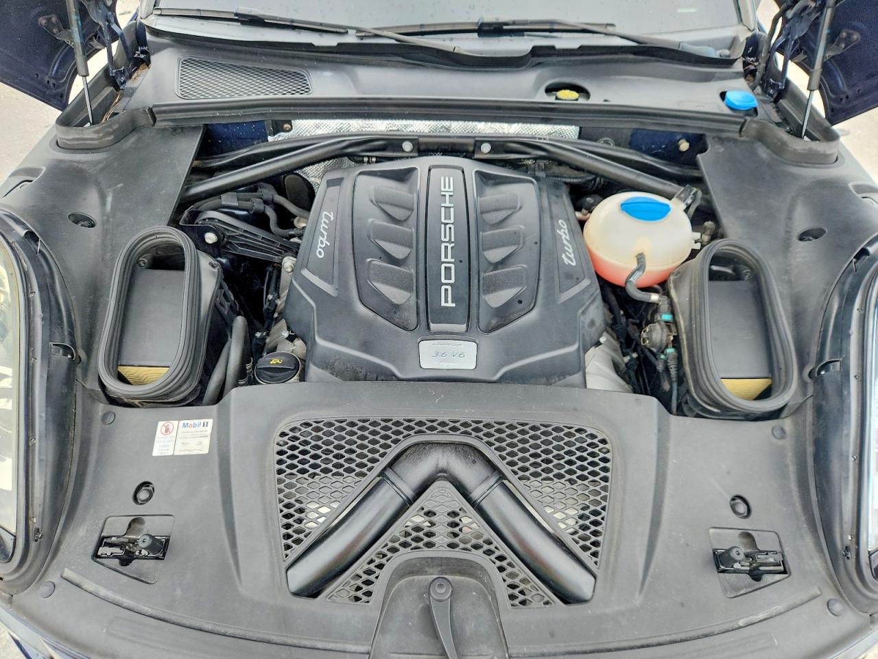 2015 PORSCHE MACAN