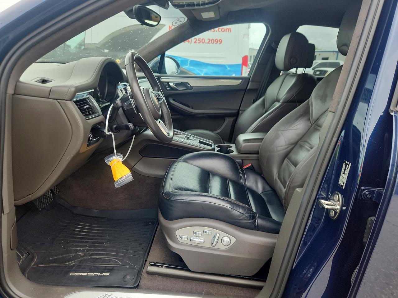 2015 PORSCHE MACAN