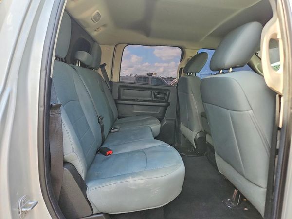 2014 RAM 1500 ST CREW CAB 4X4