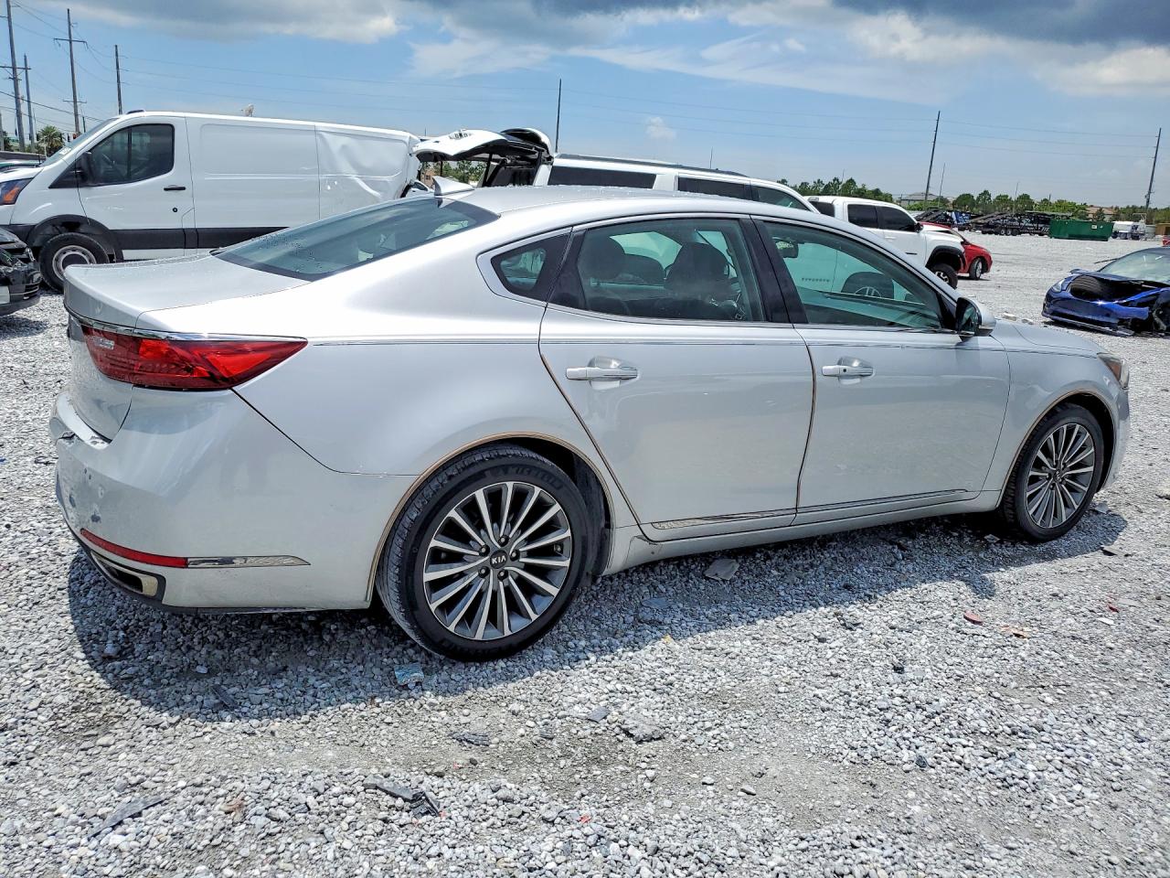 2017 KIA CADENZA Premium