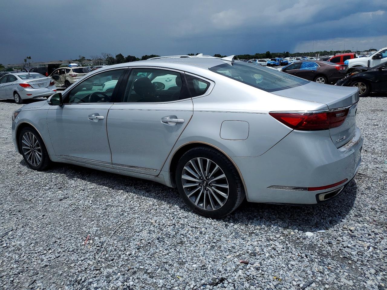 2017 KIA CADENZA Premium