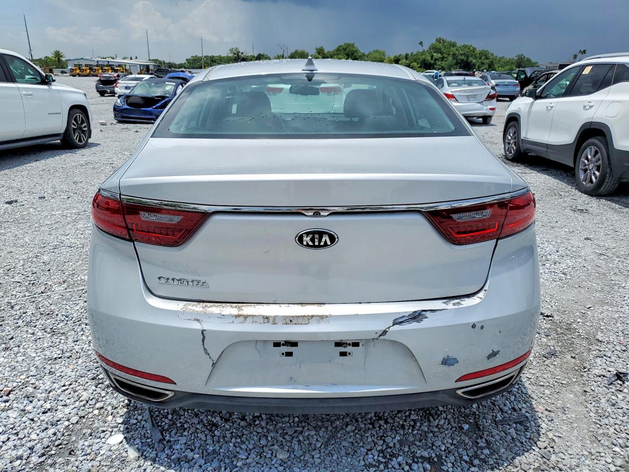 2017 KIA CADENZA Premium