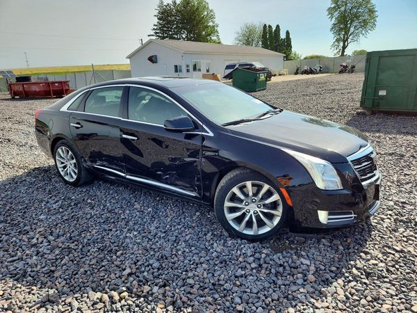 2017 CADILLAC XTS Luxury
