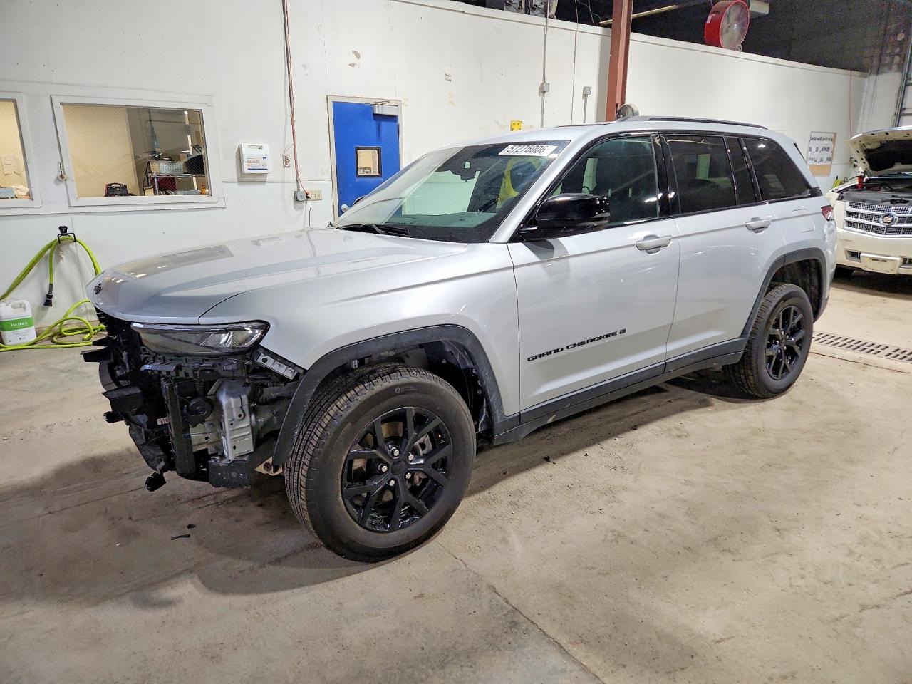 2025 JEEP GRAND CHEROKE Laredo, Altitude