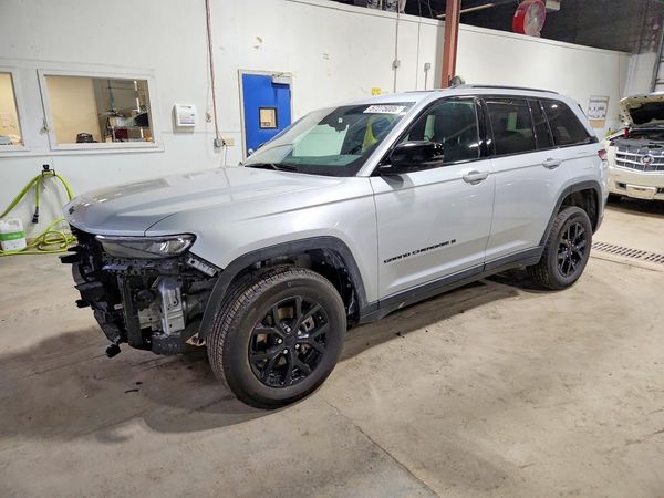 2025 JEEP GRAND CHEROKE Laredo, Altitude