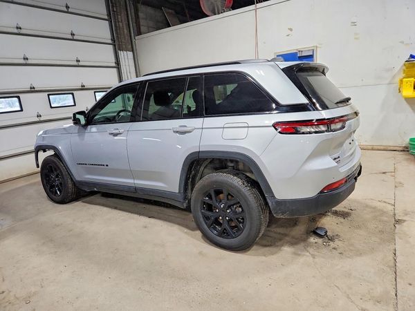 2025 JEEP GRAND CHEROKE Laredo, Altitude