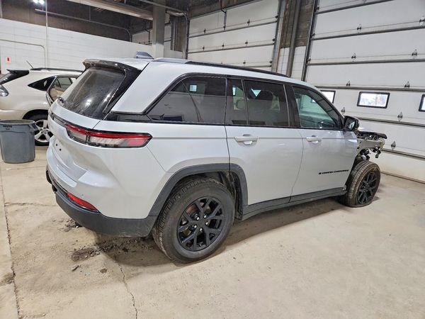 2025 JEEP GRAND CHEROKE Laredo, Altitude