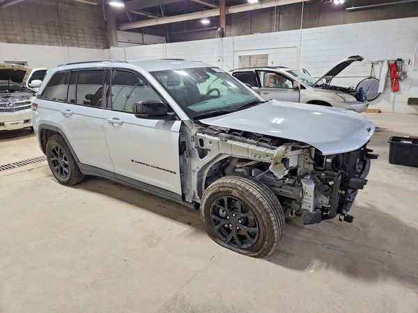2025 JEEP GRAND CHEROKE Laredo, Altitude