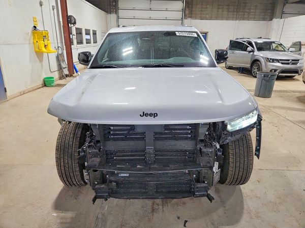 2025 JEEP GRAND CHEROKE Laredo, Altitude
