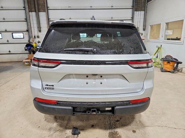2025 JEEP GRAND CHEROKE Laredo, Altitude