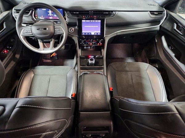 2025 JEEP GRAND CHEROKE Laredo, Altitude