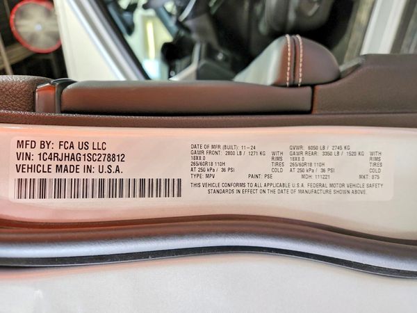 2025 JEEP GRAND CHEROKE Laredo, Altitude