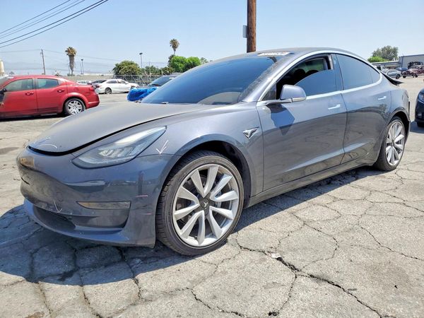 2018 TESLA MODEL 3