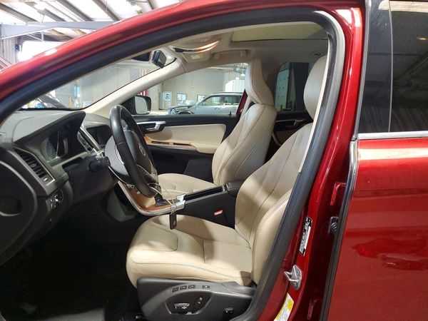 2017 VOLVO XC60