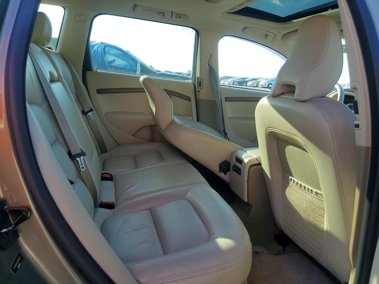 2010 VOLVO XC70 3.2