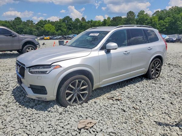 2018 VOLVO XC90 Momentum — Front 3/4