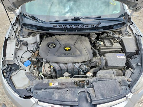 2015 HYUNDAI ELANTRA GLS(Middle)