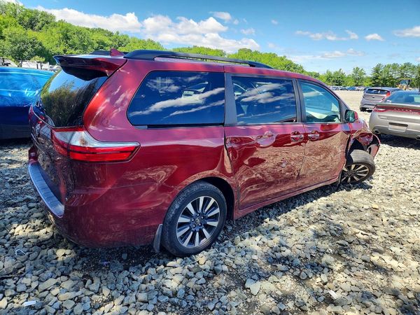 2019 TOYOTA SIENNA