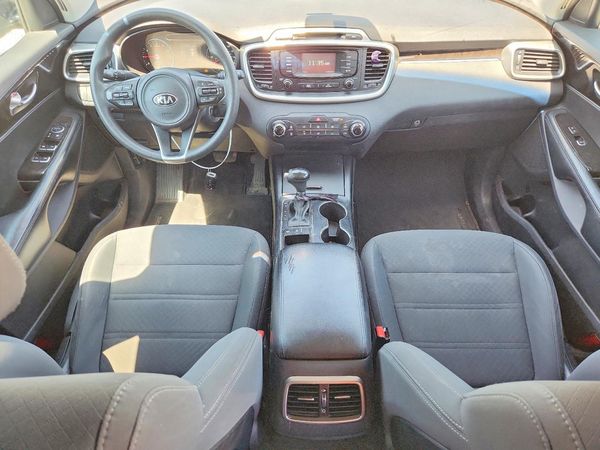 2017 KIA SORENTO L, LX